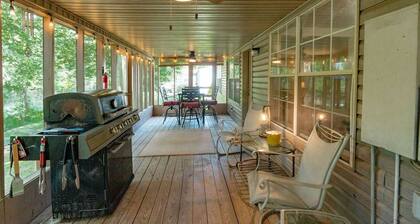Cozy Cabin on Little Red River Sleeps 12!