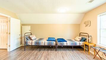 4 bedrooms, WiFi, bed sheets