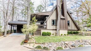 A modern house with a sloped roof, a chimney, and a covered porch. - The Owl House cheerful, bright, updated 2B A-frame (Hot Springs)