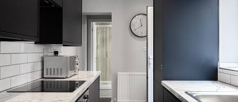 Kühlschrank, Mikrowelle, Ofen, Toaster