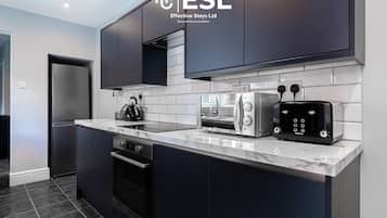 Kühlschrank, Mikrowelle, Ofen, Toaster