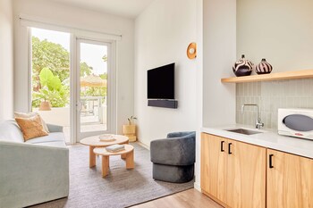 Suite, 1 King Bed with Sofa bed, Terrace | Minibar, in-room safe, soundproofing, free WiFi at Arlo Wynwood Miami