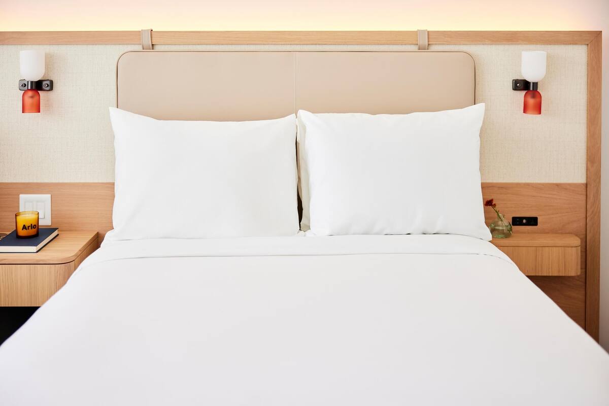 Minibar, in-room safe, soundproofing, WiFi (free)
