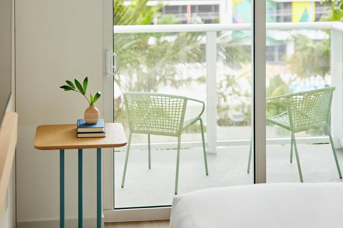 Room, 1 King Bed, Balcony | Minibar, in-room safe, soundproofing, WiFi (free)