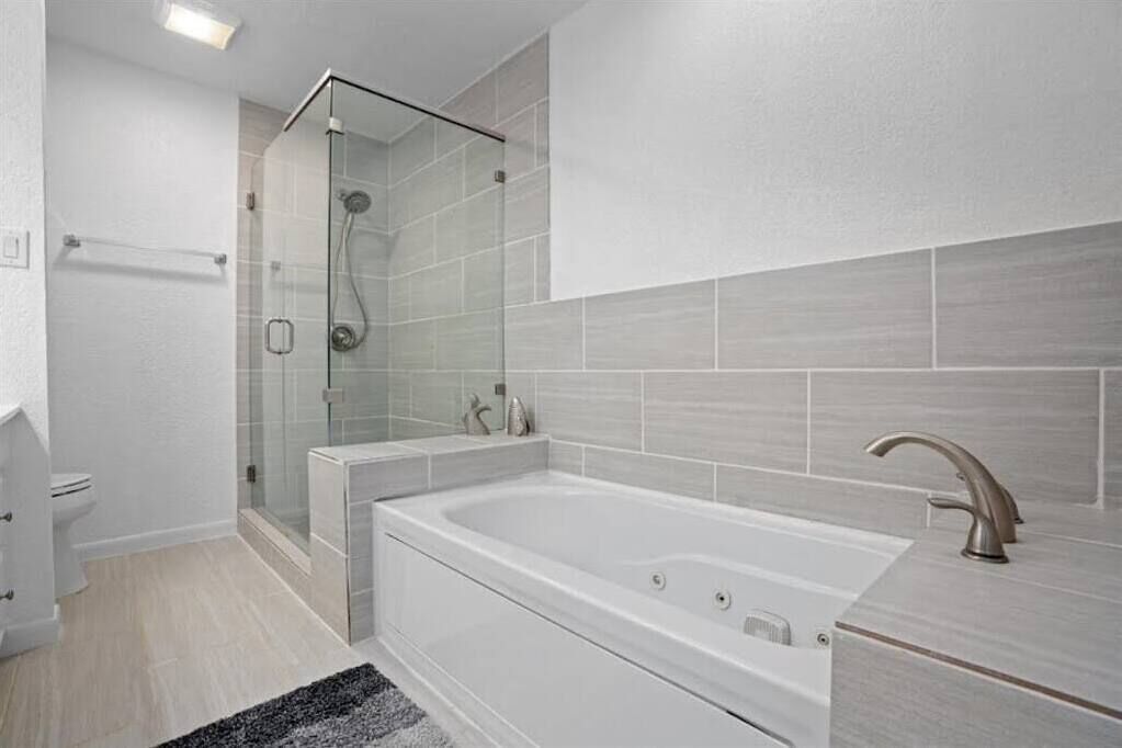 Amenidades de baño gratuitas, secadora de cabello, toallas 