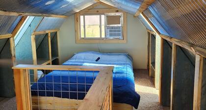 Peaceful Tieton country tiny Barn.