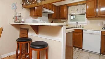 Huis, meerdere bedden, balkon, uitzicht op oceaan | Privékeuken | Een koelkast/vriezer, een magnetron, een oven, een kookplaat