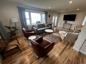 Smart TV, books - Upper Chesapeake Getaway - Newly Renovated (Perryville)