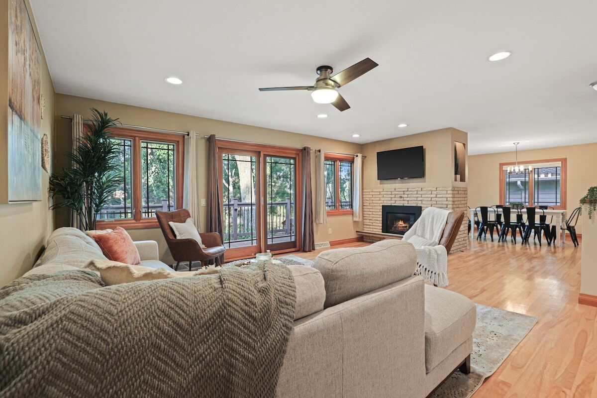 Fernseher, Kamin, Videospiele, Bücher