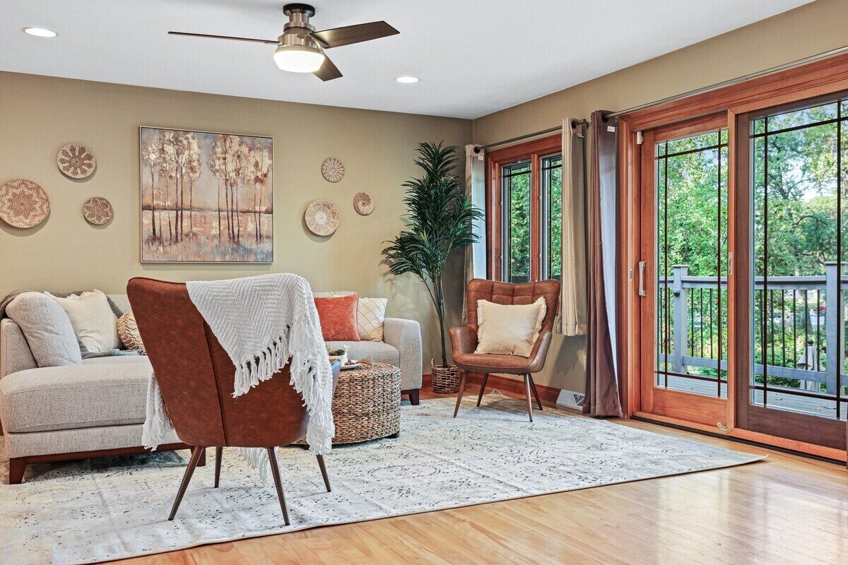 Televisio, takka, videopelejä, kirjoja