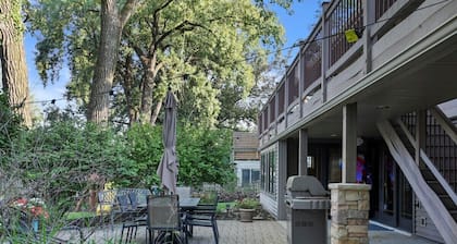 Lake Monona Waterfront + HOT TUB + Game Room