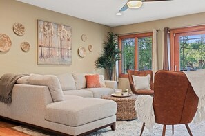 Fernseher, Kamin, Videospiele, Bücher