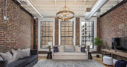 Stunning Luxury Loft in Theatre District