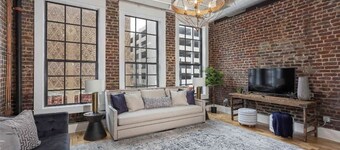 Stunning Luxury Loft in Theatre District