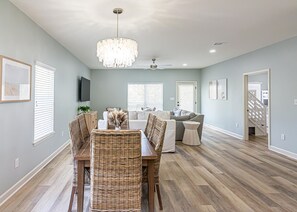 House, Multiple Beds, Balcony, Garden View | Living room | 40-inch TV with digital channels