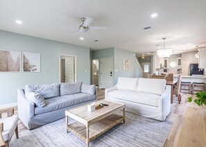 House, Multiple Beds, Balcony, Garden View | Living room | 40-inch TV with digital channels