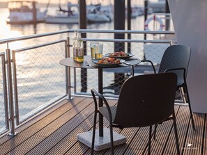 Outdoor dining - Houseboat wake FH-LA 03 (Laboe)