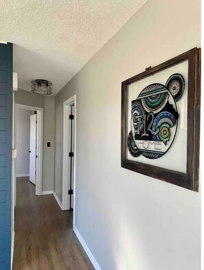 Interior - Cheerful two bedroom home in quiet neighborhood. Sun Porch ~ Patio ~ Large yard (Council Bluffs)