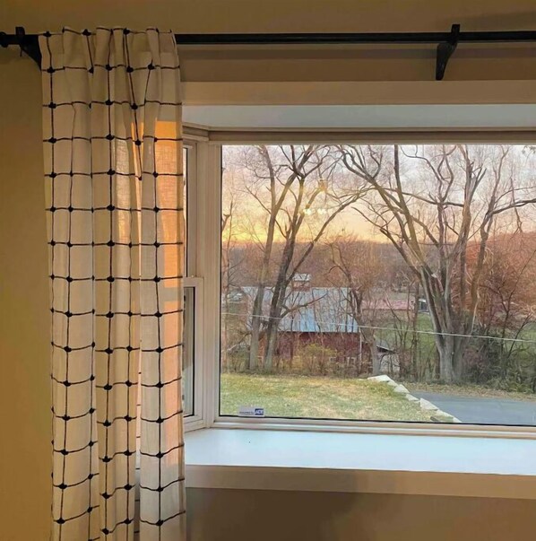 Interior - Cheerful two bedroom home in quiet neighborhood. Sun Porch ~ Patio ~  Large yard (Council Bluffs)