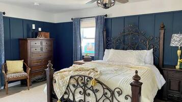 2 habitaciones, tabla de planchar con plancha y cuna de viaje