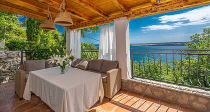 Villa mit Terrasse und Meerblick