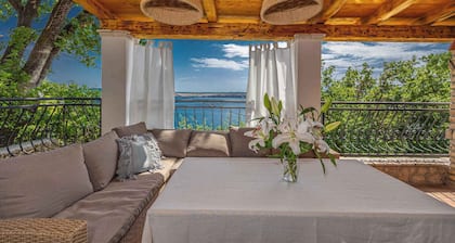 Villa with terrace and sea view