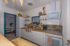 冷蔵庫、オーブン、コンロ、食器洗い機