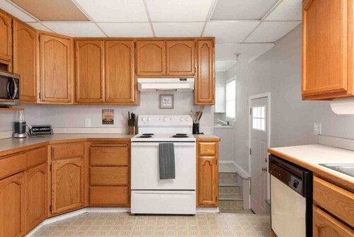 HUGE 6-bedroom home in Central Richland