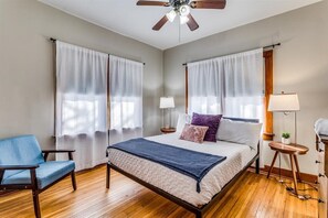 2 bedrooms, desk, iron/ironing board, free WiFi - Cozy Home Near Wesley Hospital! Travel Nurse Oasis (Wichita)