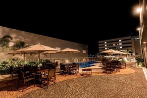 Outdoor pool, sun loungers - Gaben Hotel (Jau)
