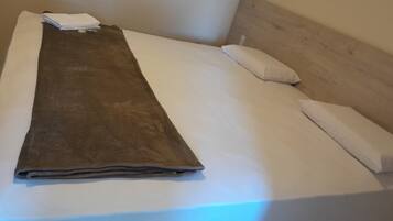 Phòng 2 giường đơn Tiêu chuẩn, 4 phòng ngủ | 1 phòng ngủ, truy cập Internet không dây miễn phí, bộ trải giường