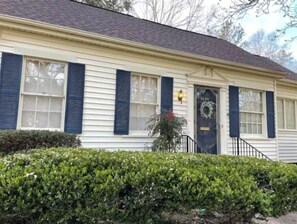 Exterior - Charming 1930's Euclid Ave Bungalow (Laurel)