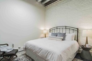 Desk, iron/ironing board, travel crib, WiFi - Fabulous Loft w/ King Suite Great Location! (Birmingham)