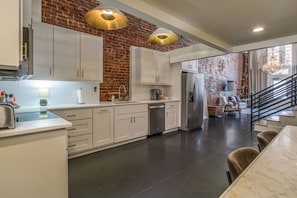 Coffee/tea maker, fridge, microwave, oven - Fabulous Loft w/ King Suite Great Location! (Birmingham)