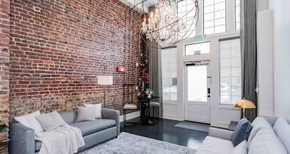 Fabulous Loft w/ King Suite Great Location!