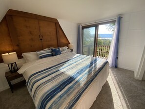 3 bedrooms, desk, travel crib, free WiFi