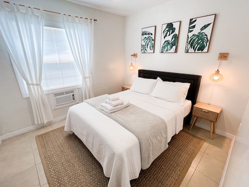 Private cozy Suite // BEACH within 5 miles