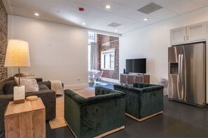 Smart TV - Incredible Loft w/ King Bed and Best Location (Birmingham)
