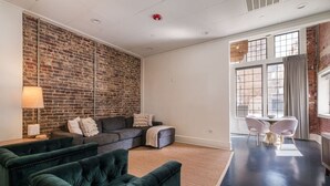 Smart TV - Incredible Loft w/ King Bed and Best Location (Birmingham)