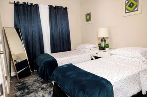 3 bedrooms, iron/ironing board, free WiFi, bed sheets - Newly Reno Cozy Modern Fun Ranch home **KING BED** (Charlotte)