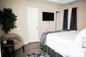 3 bedrooms, iron/ironing board, free WiFi, bed sheets - Newly Reno Cozy Modern Fun Ranch home **KING BED** (Charlotte)