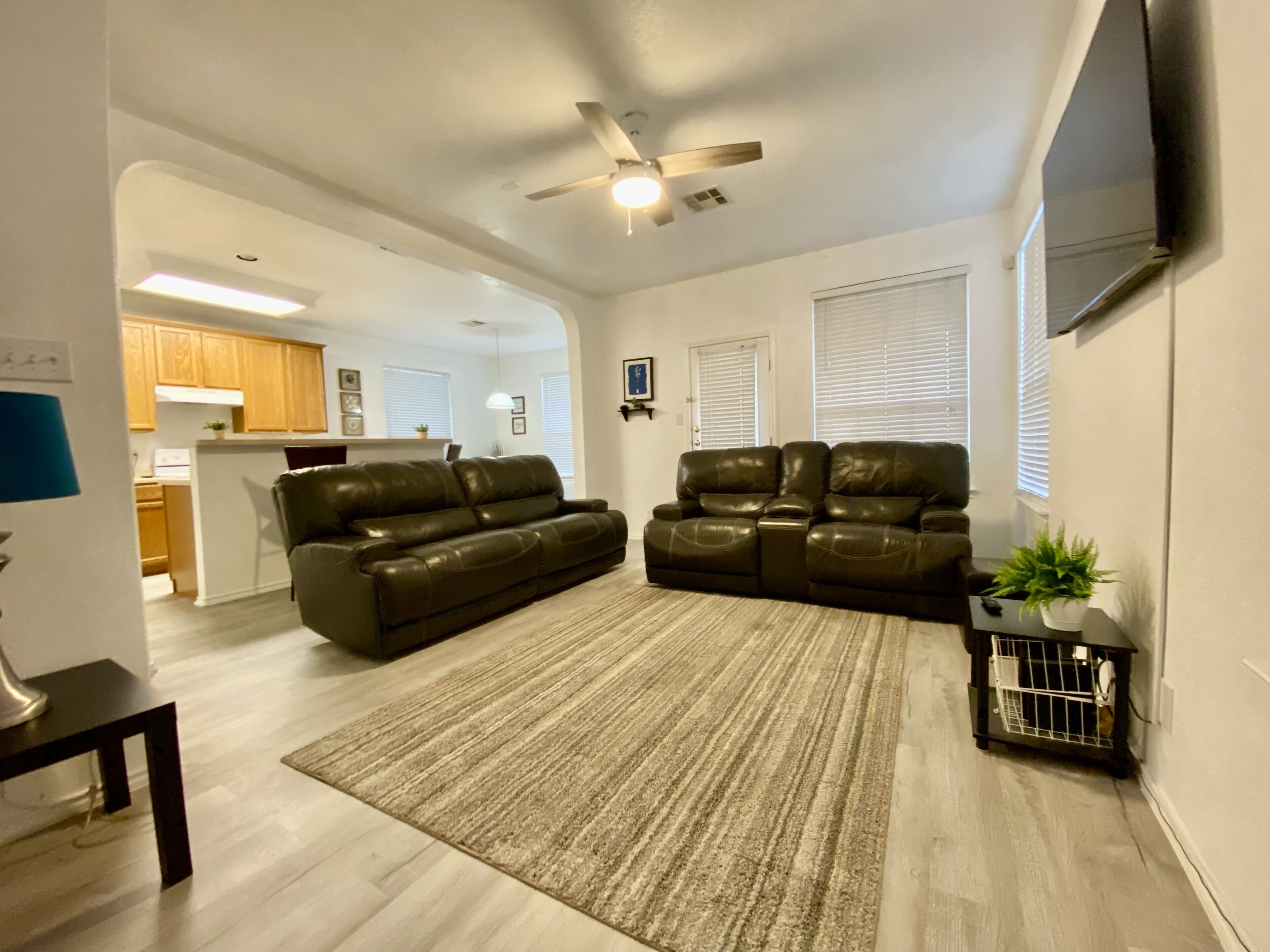 Spacious 2 bed home near La Cantera Shops & UTSA