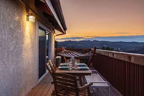 Topanga 3 bdrm/2ba mountain view home with huge deck.