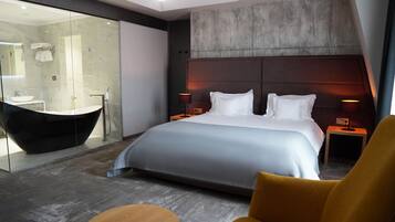 Deluxe Double Room, 1 Queen Bed | Premium bedding, down duvets, pillow-top beds, minibar