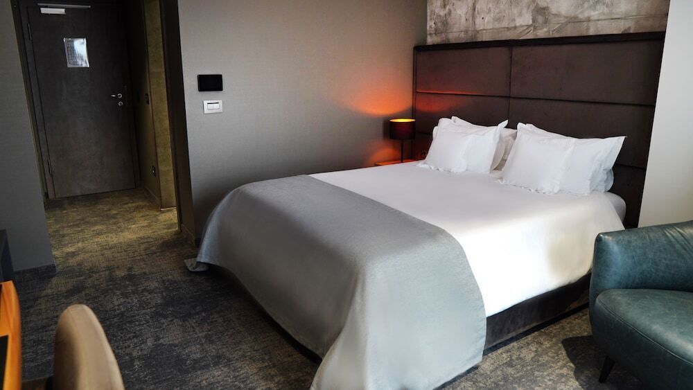 Premium bedding, down comforters, pillowtop beds, minibar