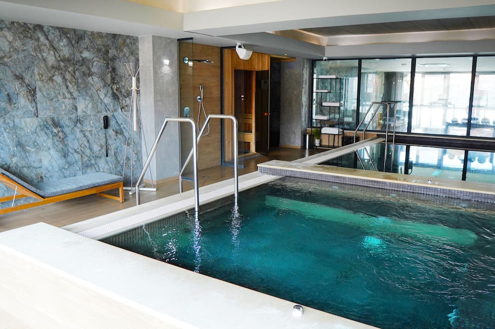 Aniroc Signature Hotel