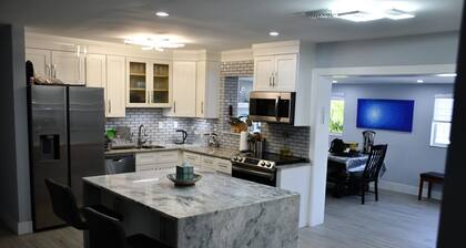 Renovated Home with Private pool.1.7 MILES TO THE BEACH. 8 minutes walk to Shuls