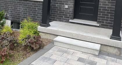 Luxury NEW in-law Suite with separate entrance (Sleeps 3)