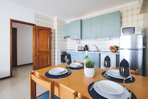 Fridge, microwave, oven, coffee/tea maker