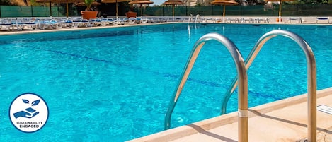 Piscine couverte, piscine extérieure